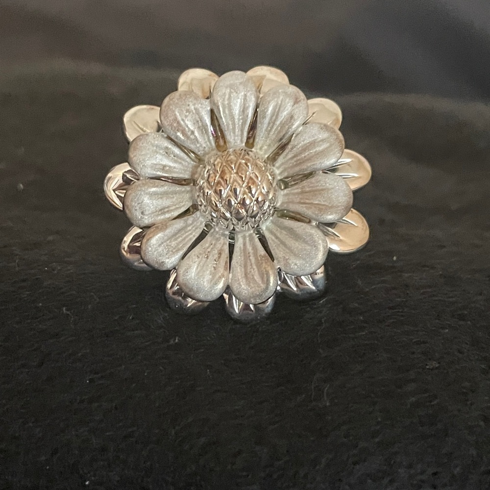 Sterling silver daisy ring.